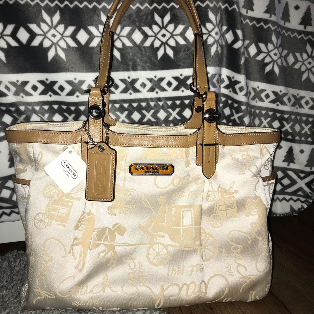 NWT Coach white/khaki shoulder bag